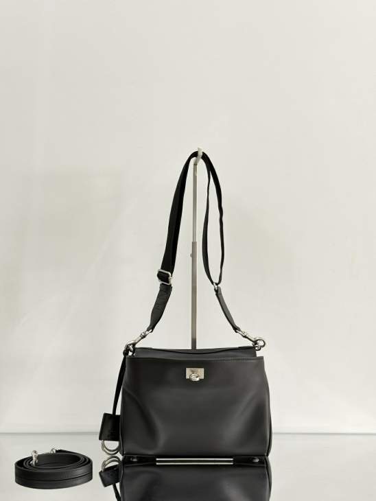 Picture of Balenciaga Handbags _SKUfw230748051fw